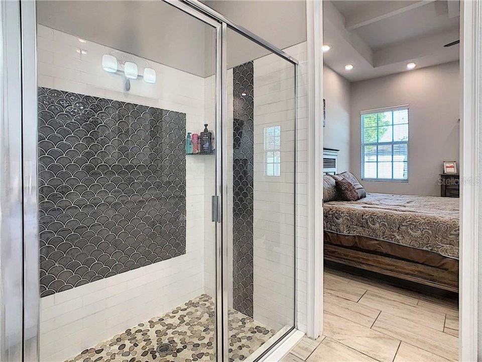 Walk in Shower with glass door