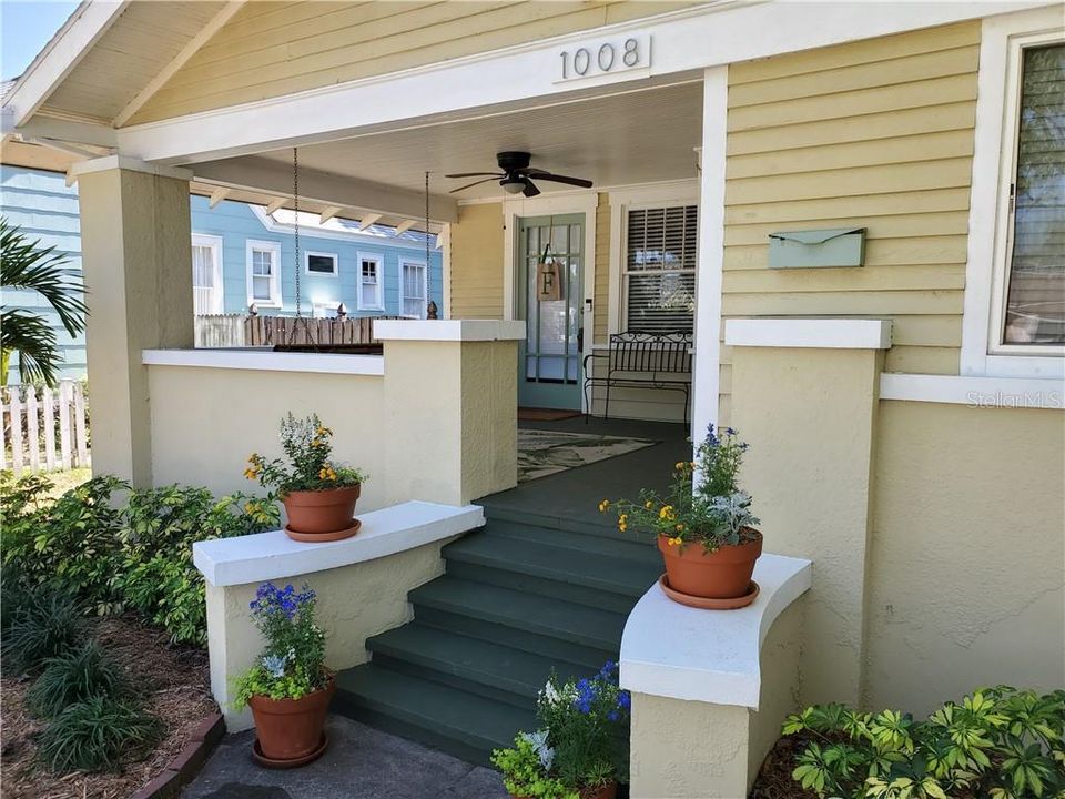 Recently Sold: $410,000 (2 beds, 1 baths, 1361 Square Feet)