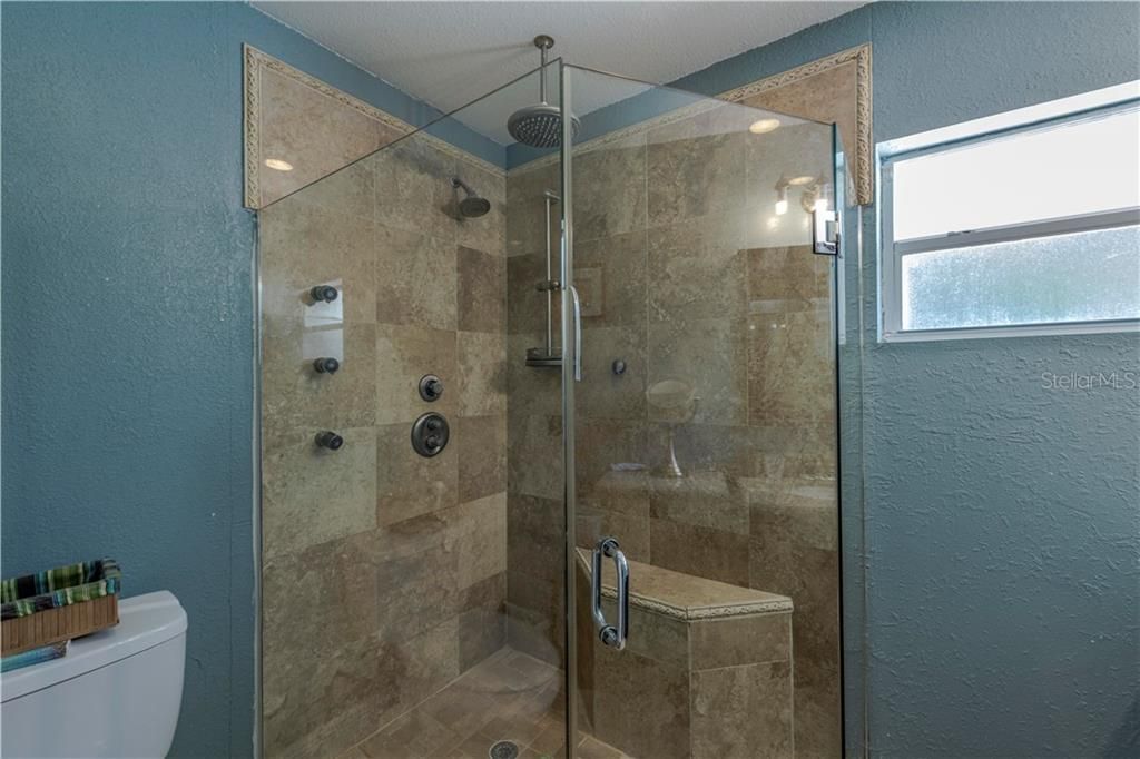 最近售出: $499,900 (4 贝兹, 3 浴室, 2900 平方英尺)