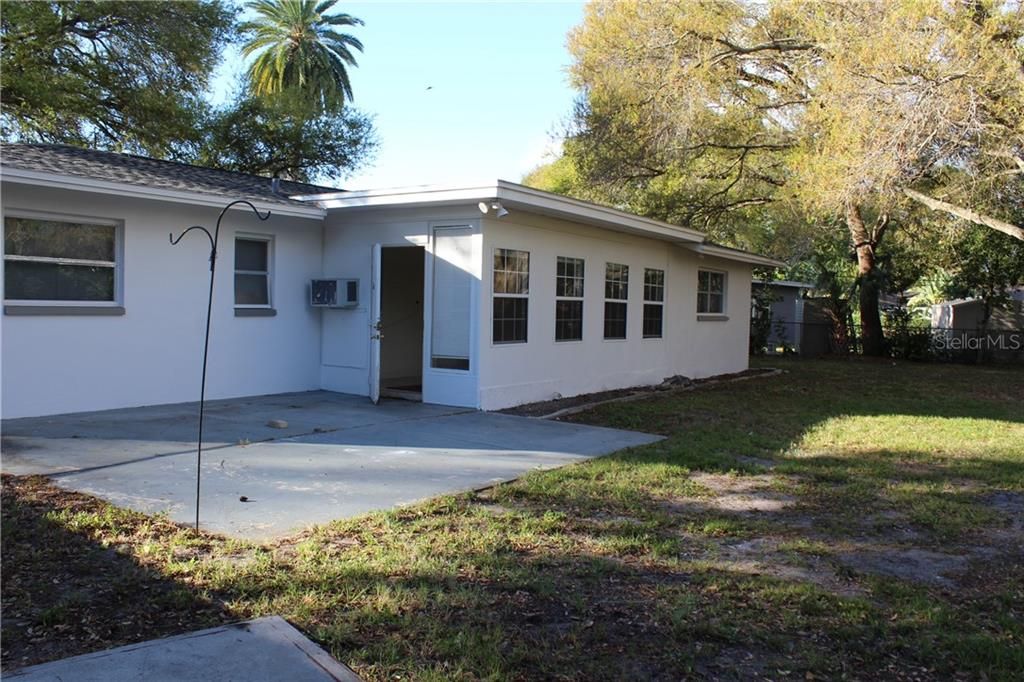 Recently Rented: $1,975 (3 beds, 2 baths, 1355 Square Feet)