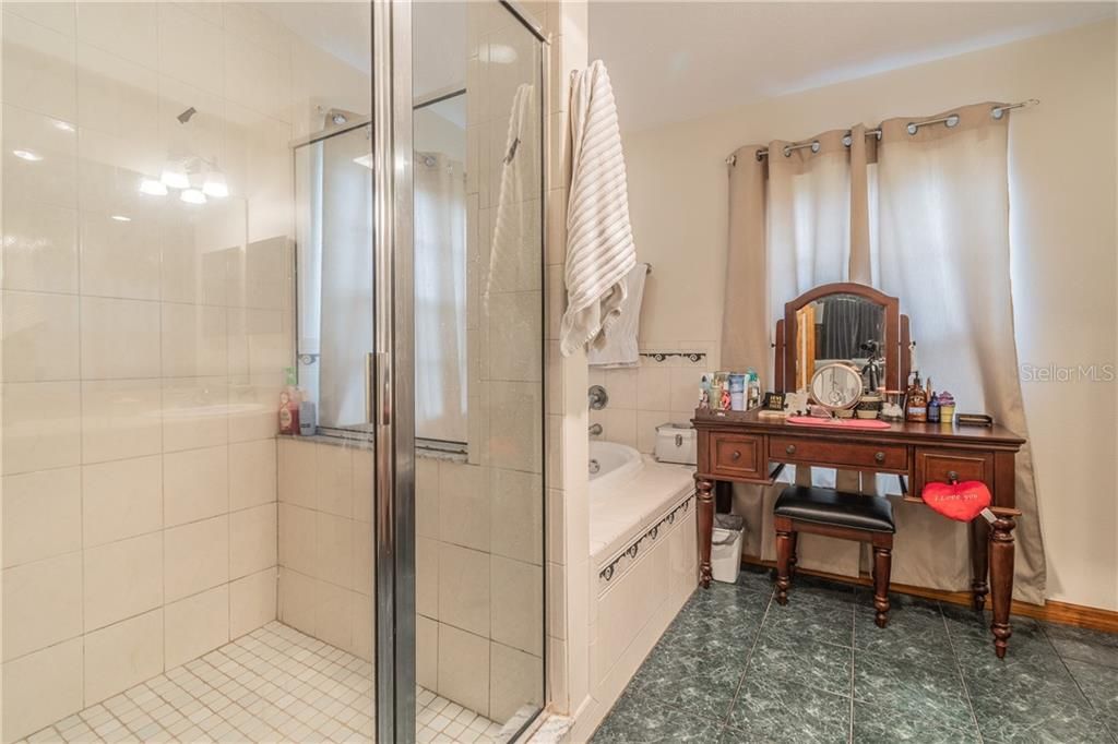 最近售出: $359,900 (3 贝兹, 2 浴室, 1914 平方英尺)