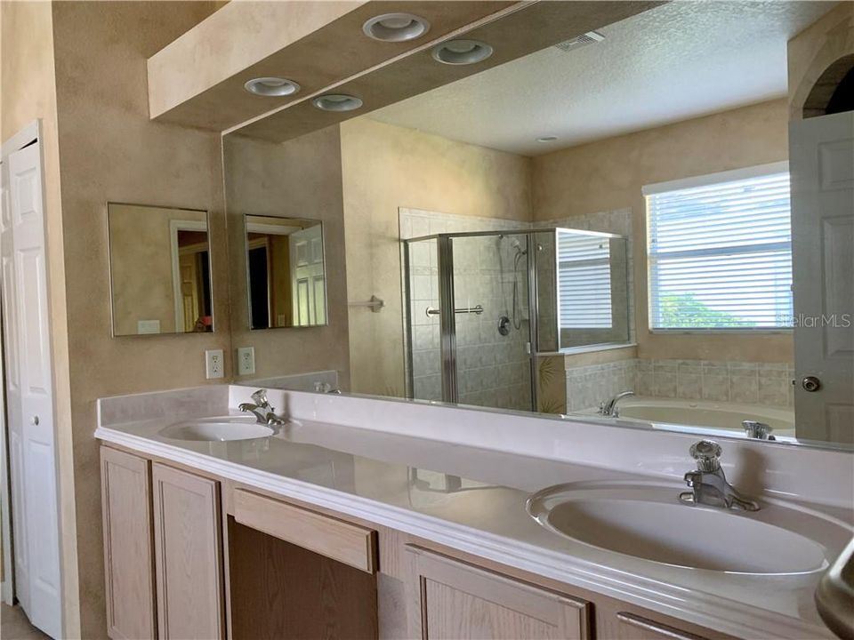 最近租的: $2,295 (4 贝兹, 2 浴室, 2530 平方英尺)