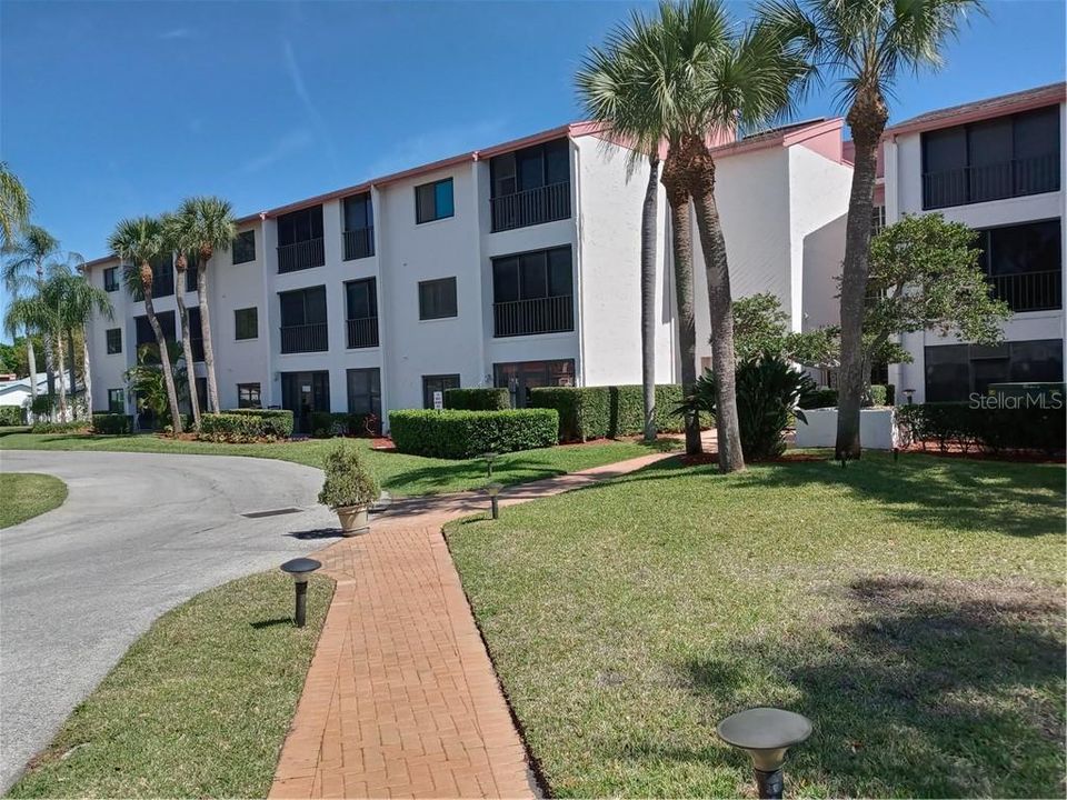 Recently Sold: $120,000 (1 beds, 1 baths, 752 Square Feet)