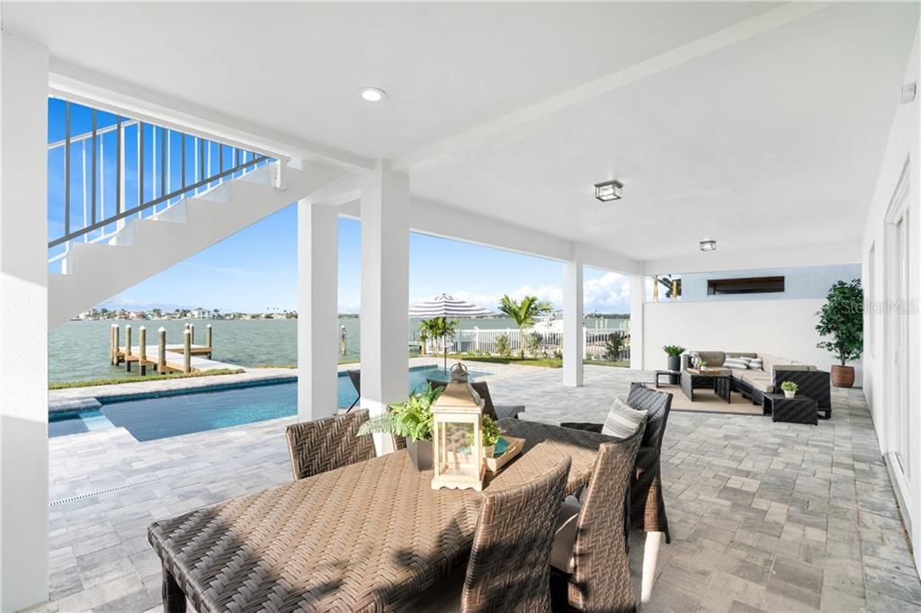 Recently Sold: $3,850,000 (4 beds, 4 baths, 5118 Square Feet)