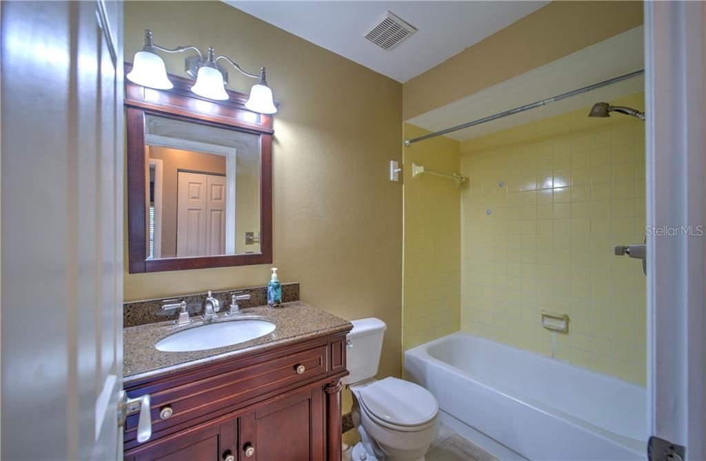 最近售出: $300,000 (3 贝兹, 2 浴室, 1622 平方英尺)