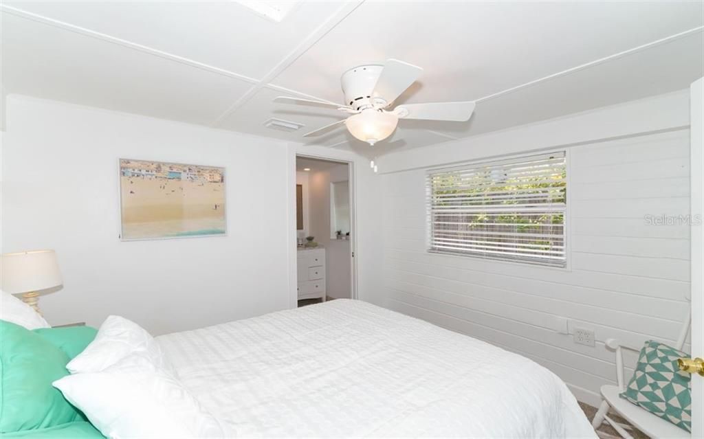 Recently Sold: $685,000 (2 beds, 2 baths, 1276 Square Feet)