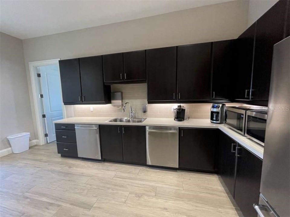 Recently Rented: $4,900 (2 beds, 2 baths, 1711 Square Feet)