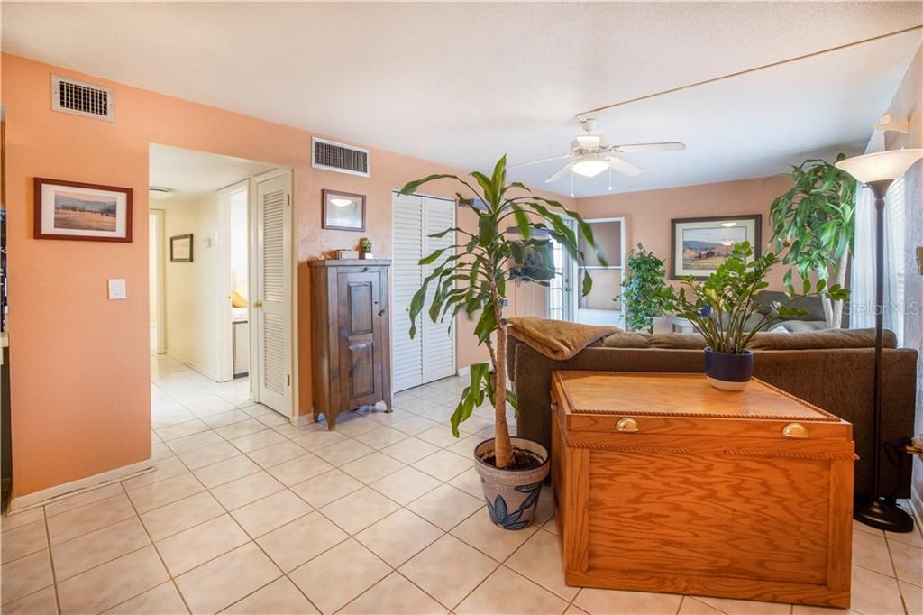 Recently Sold: $110,000 (2 beds, 1 baths, 813 Square Feet)