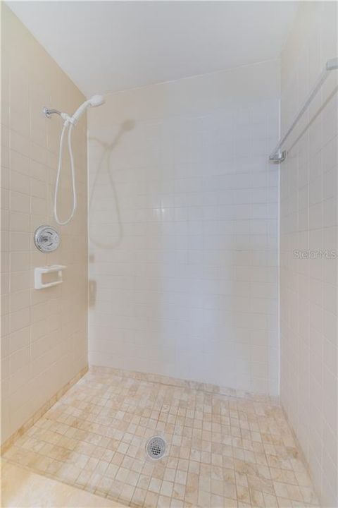最近售出: $139,900 (2 贝兹, 2 浴室, 860 平方英尺)
