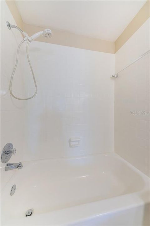 最近售出: $139,900 (2 贝兹, 2 浴室, 860 平方英尺)
