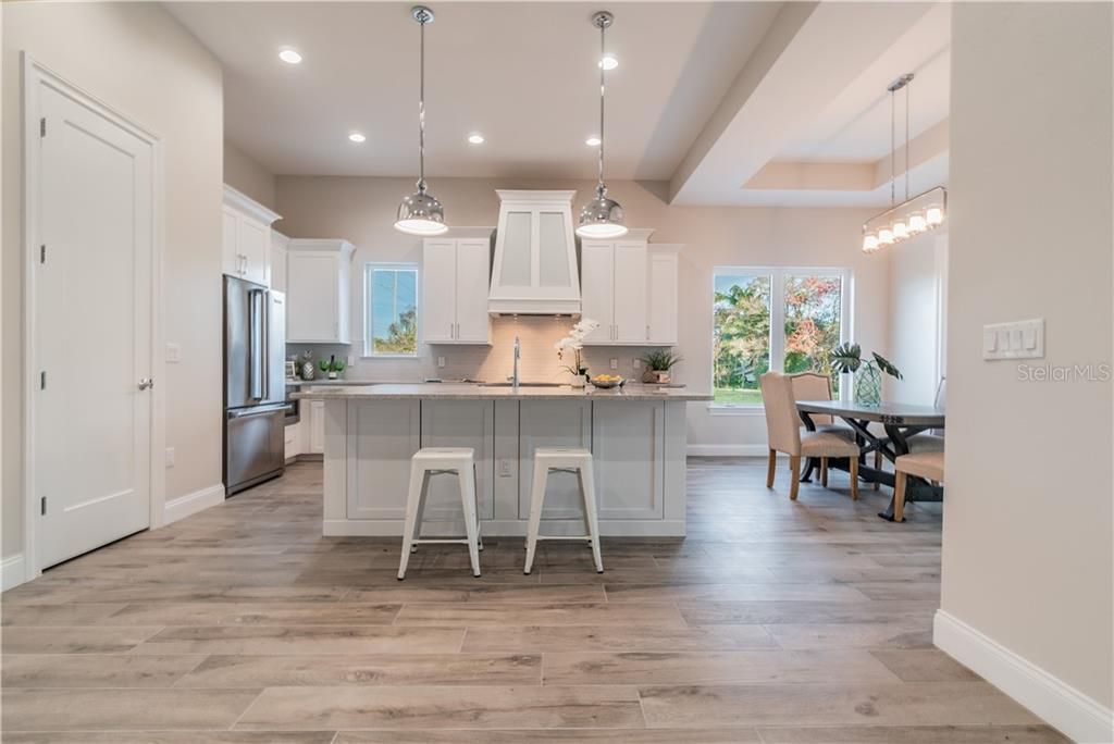 Recently Sold: $925,000 (4 beds, 4 baths, 3274 Square Feet)