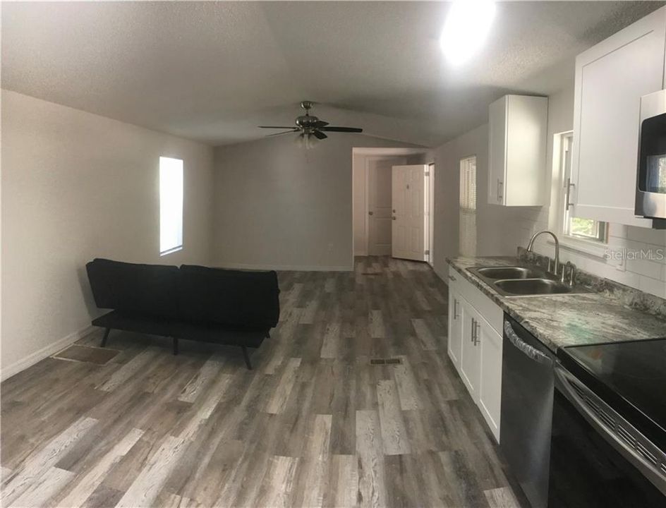 Recently Sold: $109,000 (2 beds, 2 baths, 924 Square Feet)