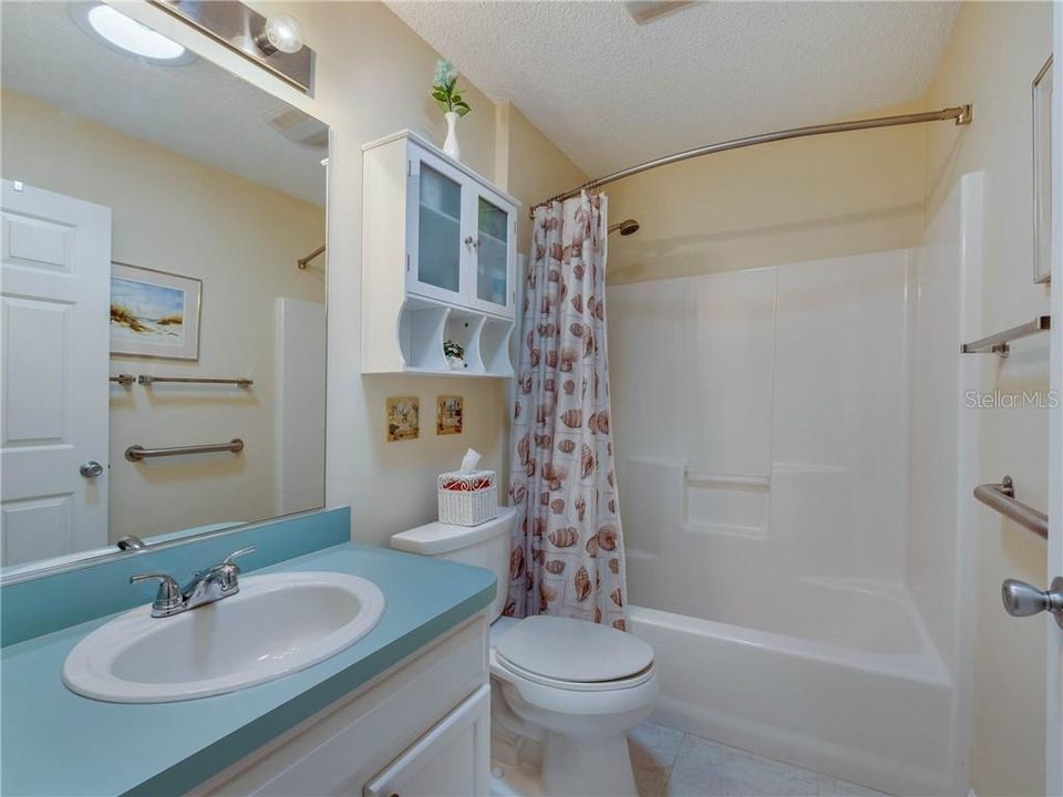 最近售出: $399,900 (3 贝兹, 2 浴室, 2053 平方英尺)
