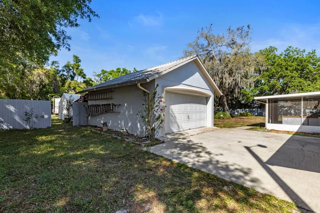 Recently Sold: $368,500 (4 beds, 3 baths, 2556 Square Feet)