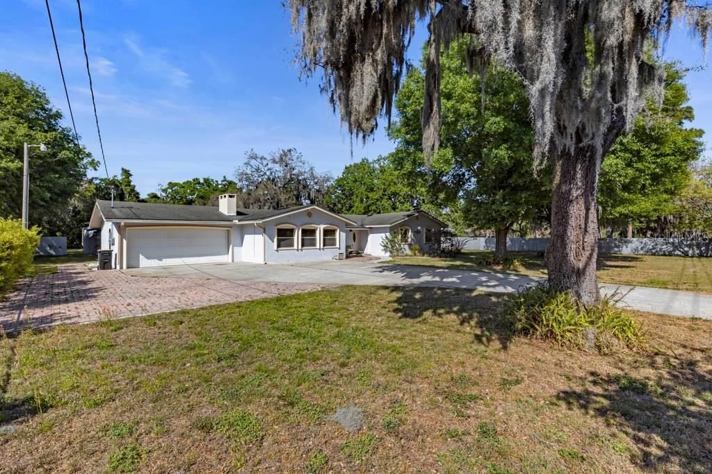 Recently Sold: $368,500 (4 beds, 3 baths, 2556 Square Feet)