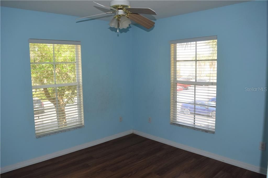 Recently Sold: $152,500 (3 beds, 2 baths, 1363 Square Feet)