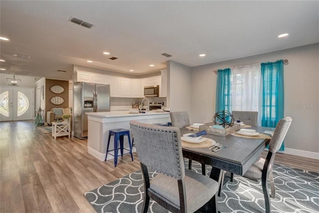 Recently Sold: $325,000 (2 beds, 2 baths, 1379 Square Feet)