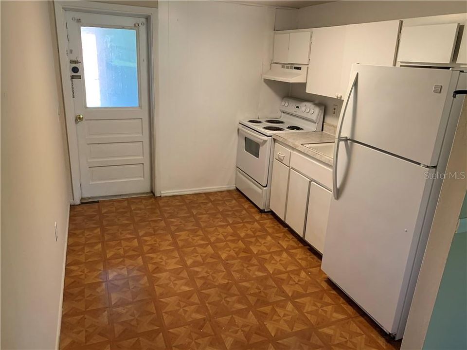 Recently Rented: $800 (2 beds, 1 baths, 648 Square Feet)