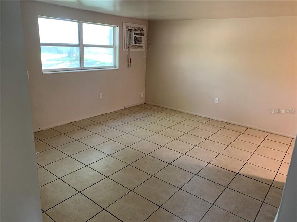 Recently Rented: $800 (2 beds, 1 baths, 648 Square Feet)