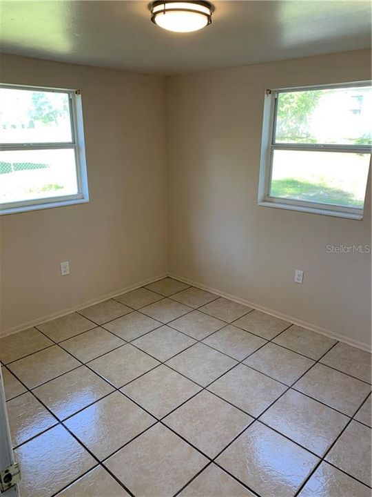 Recently Rented: $800 (2 beds, 1 baths, 648 Square Feet)