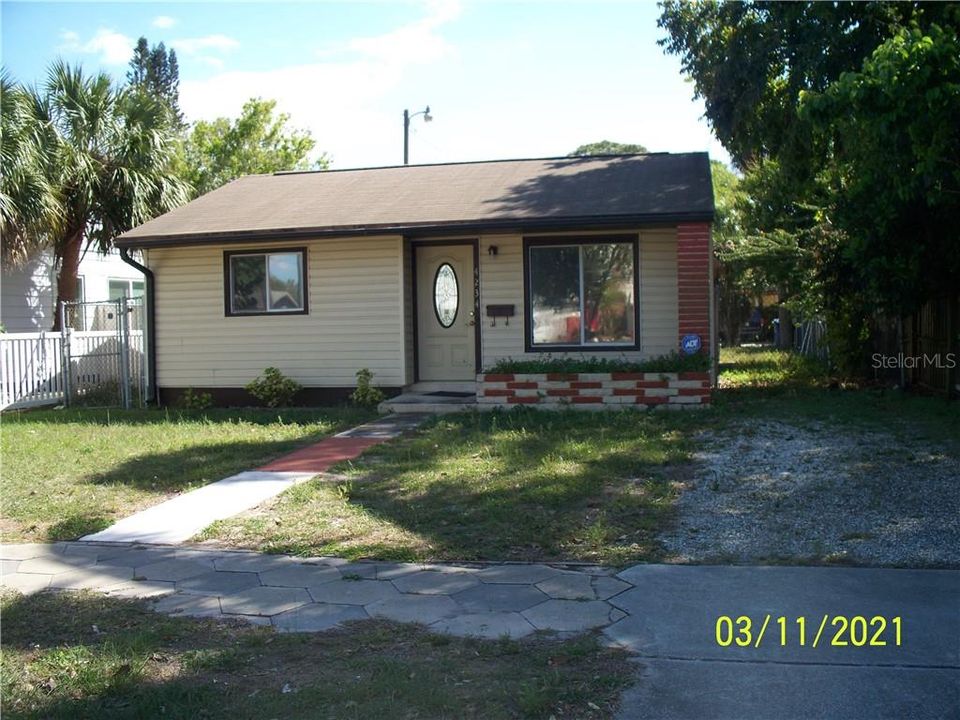 Recently Sold: $139,900 (2 beds, 1 baths, 883 Square Feet)