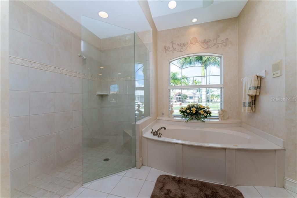 最近售出: $524,900 (3 贝兹, 2 浴室, 2320 平方英尺)