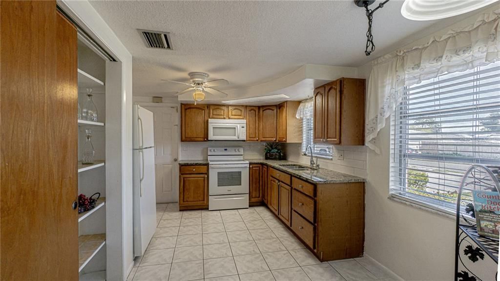 Recently Sold: $172,000 (2 beds, 1 baths, 1048 Square Feet)