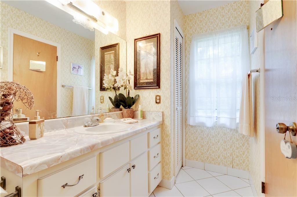 最近售出: $192,500 (2 贝兹, 2 浴室, 1602 平方英尺)