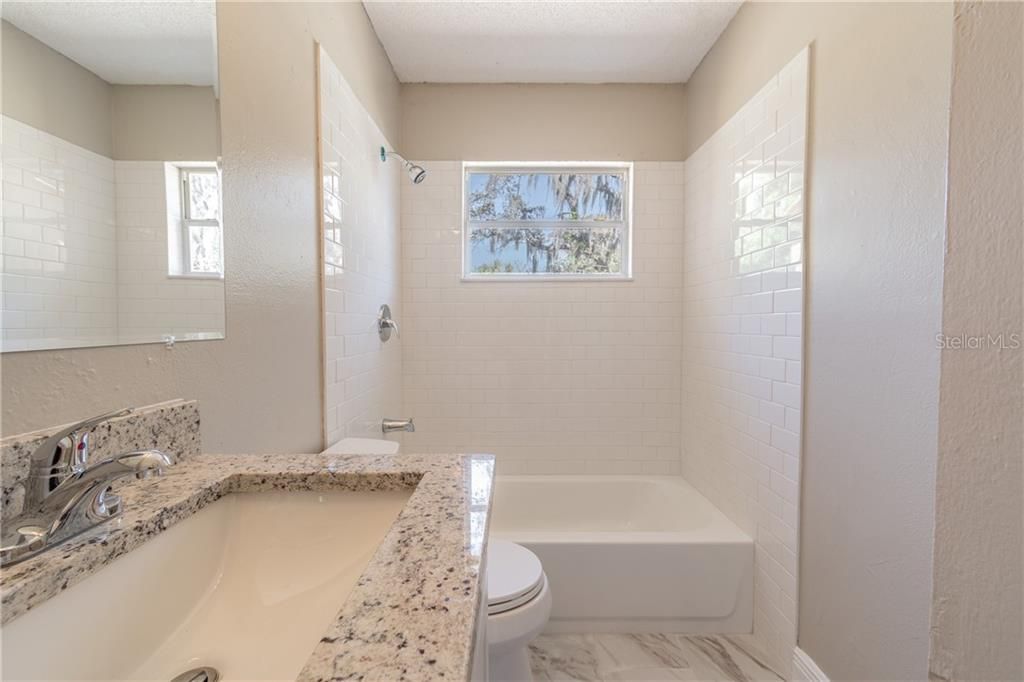 最近售出: $249,900 (0 贝兹, 0 浴室, 1296 平方英尺)