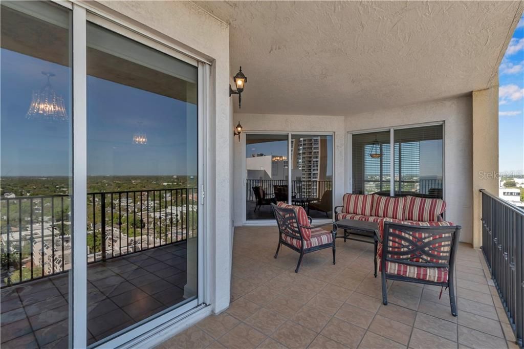 Recently Sold: $1,699,000 (2 beds, 2 baths, 2384 Square Feet)