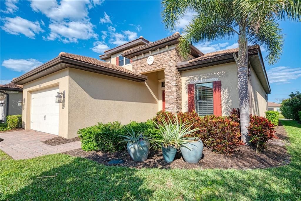 Recently Sold: $550,000 (3 beds, 2 baths, 2676 Square Feet)