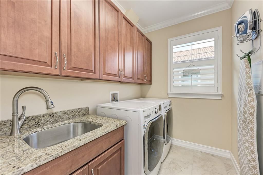 Recently Sold: $550,000 (3 beds, 2 baths, 2676 Square Feet)