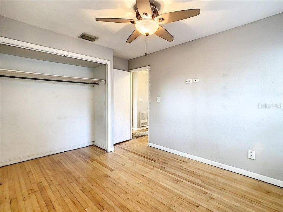 Recently Sold: $245,000 (2 beds, 1 baths, 876 Square Feet)