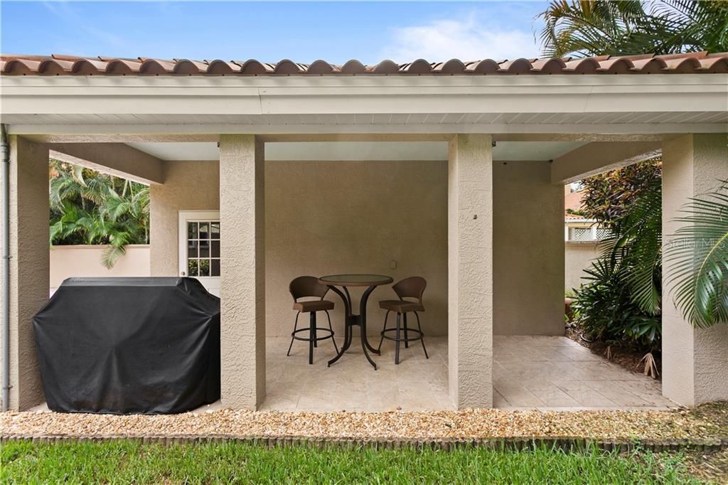 Recently Sold: $900,000 (3 beds, 2 baths, 2583 Square Feet)