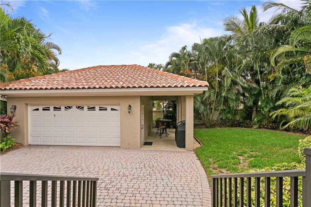 Recently Sold: $900,000 (3 beds, 2 baths, 2583 Square Feet)