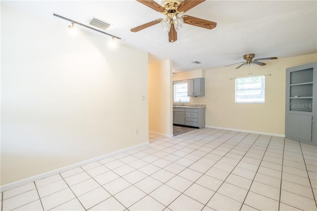 Recently Sold: $197,000 (3 beds, 1 baths, 1044 Square Feet)