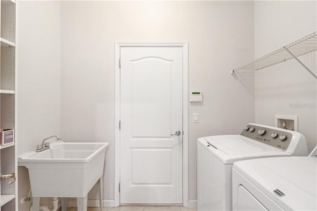 Laundry room with Sink