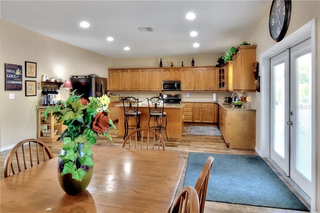 Recently Sold: $325,000 (2 beds, 3 baths, 1958 Square Feet)