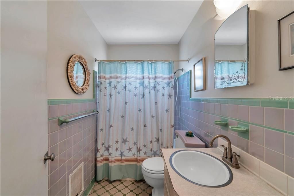 最近售出: $475,500 (2 贝兹, 1 浴室, 967 平方英尺)