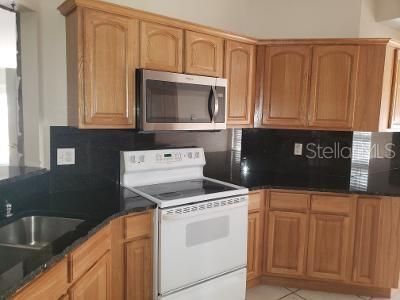 Recently Rented: $1,350 (3 beds, 2 baths, 1589 Square Feet)