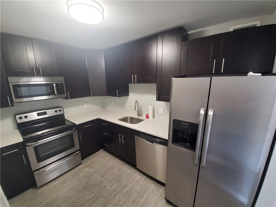 Recently Rented: $1,300 (2 beds, 2 baths, 938 Square Feet)