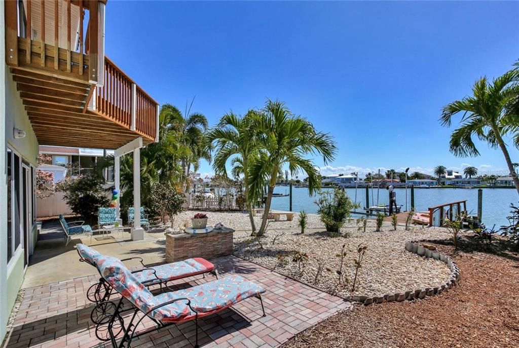 Recently Sold: $1,100,000 (4 beds, 3 baths, 2363 Square Feet)