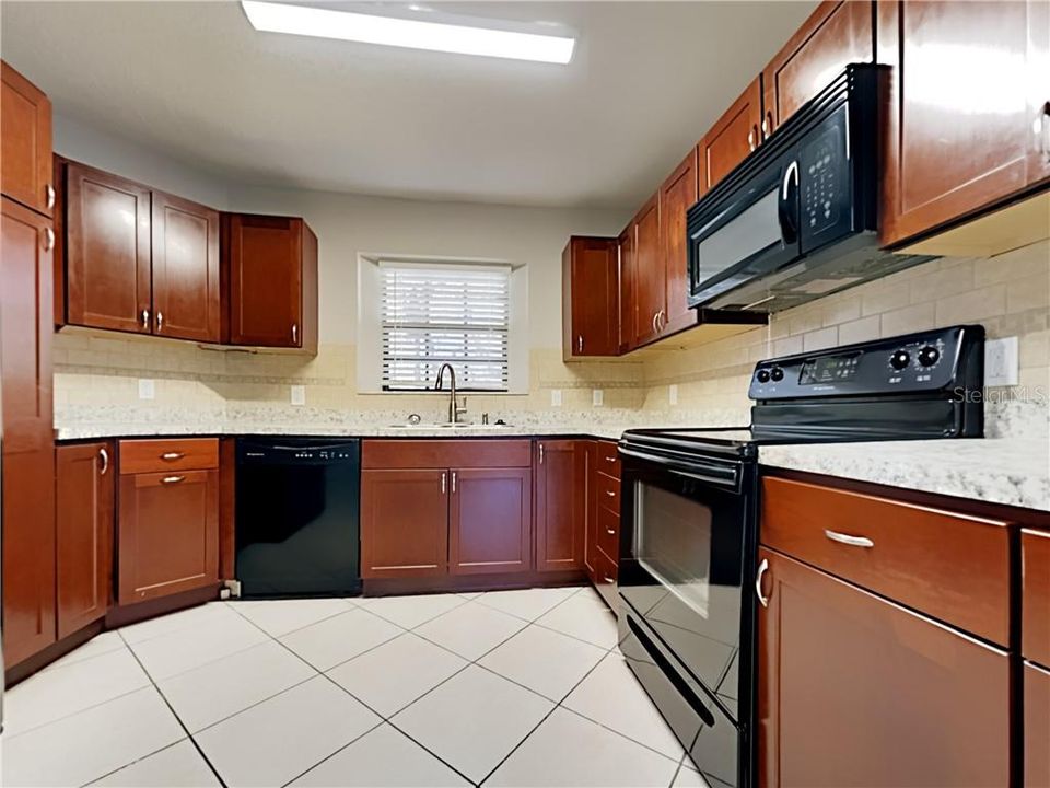Recently Rented: $1,599 (3 beds, 2 baths, 1253 Square Feet)