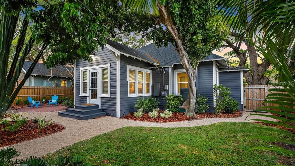 Recently Sold: $925,000 (3 beds, 2 baths, 1994 Square Feet)