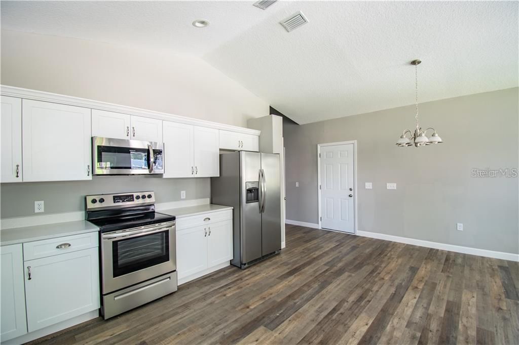 Recently Sold: $191,000 (3 beds, 2 baths, 1161 Square Feet)