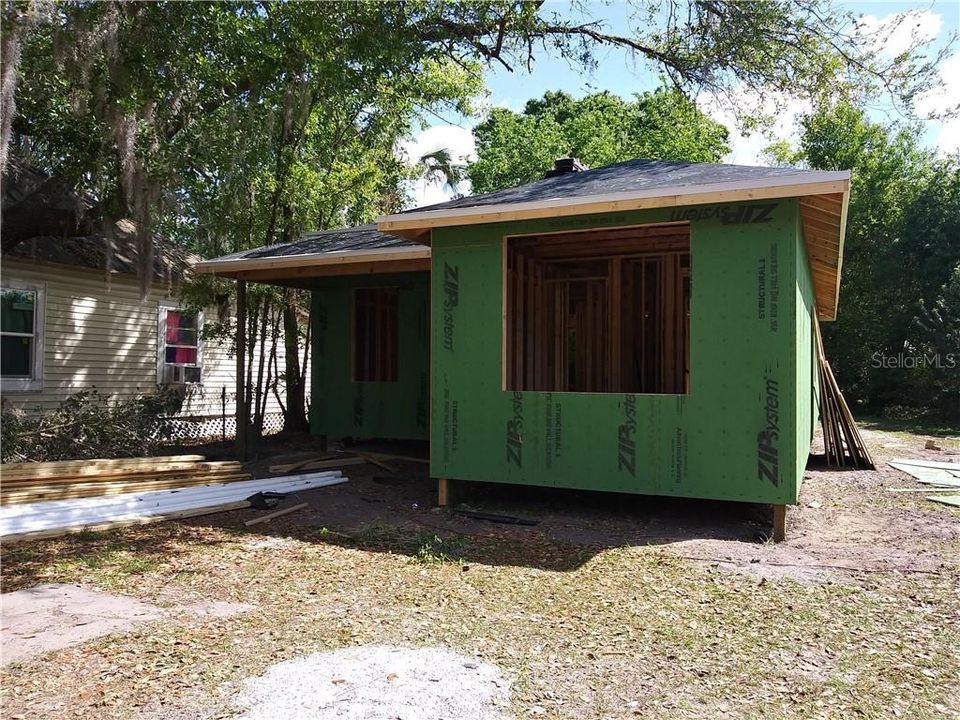 Recently Sold: $191,000 (3 beds, 2 baths, 1161 Square Feet)
