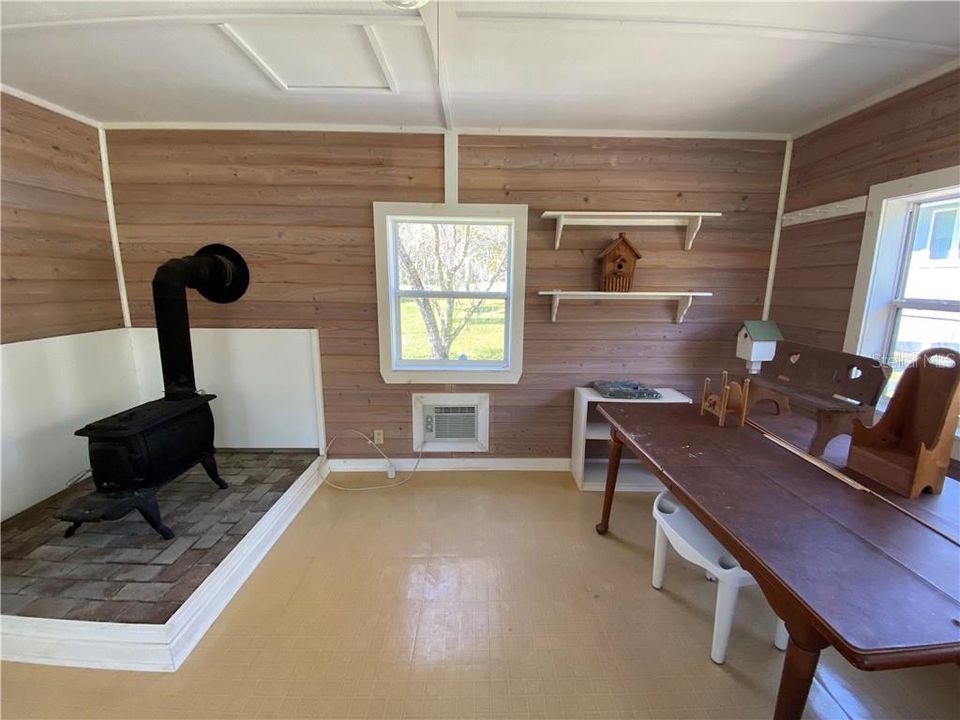 Office or guest room - AC & wood burning stove