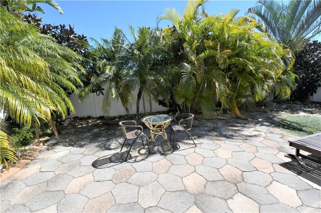 Recently Sold: $325,000 (3 beds, 2 baths, 2000 Square Feet)