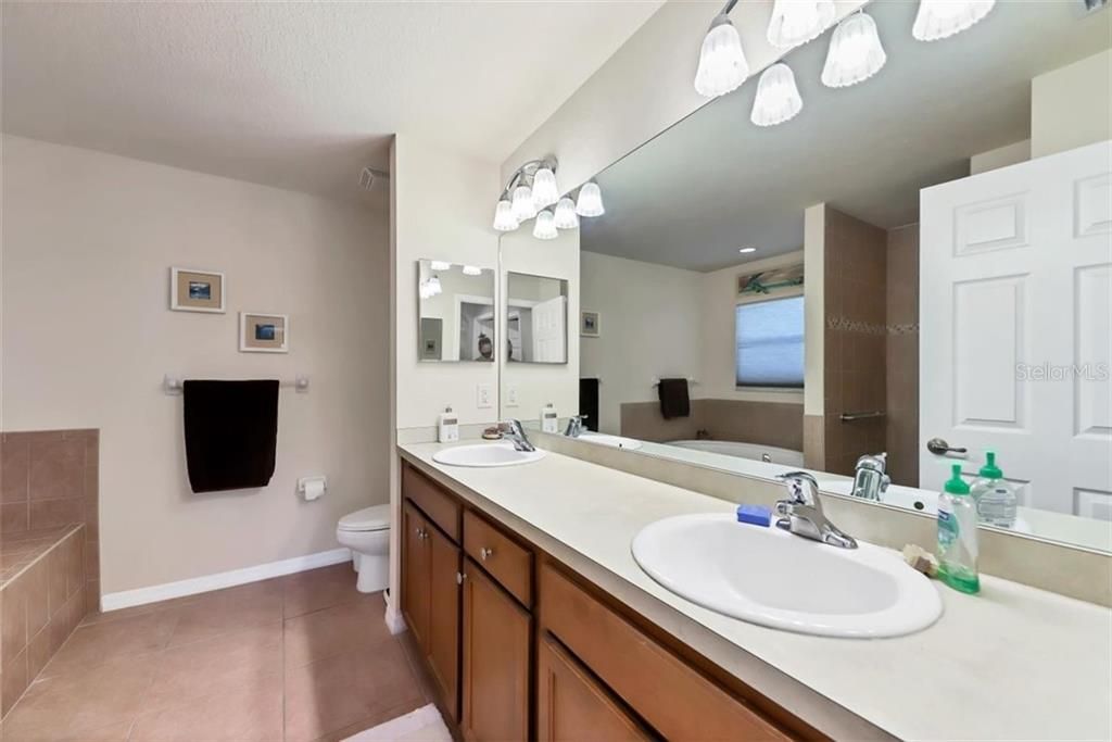 master en suite, dual sinks, soaking tub and separate shower