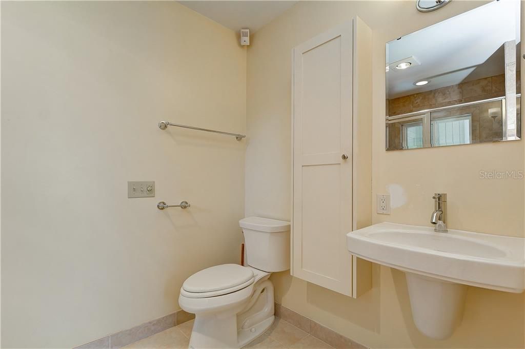 最近售出: $275,000 (4 贝兹, 2 浴室, 1400 平方英尺)